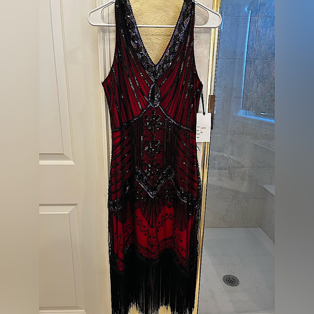 Women’s black and red flapper dress